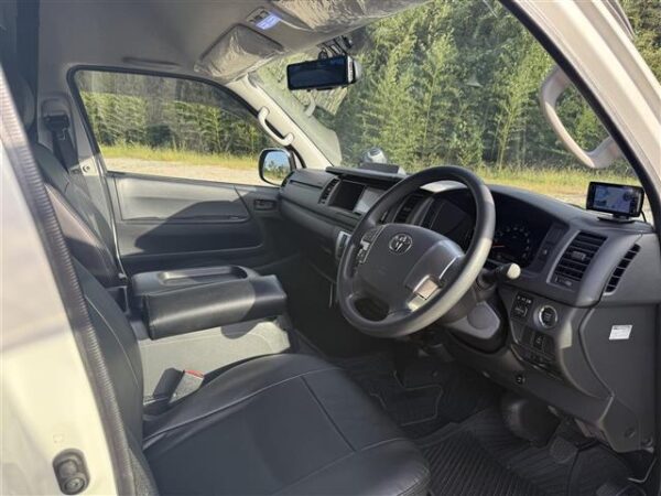 Ref:AUX-20014653 TOYOTA HIACE COMMUTER 2015 - Image 11