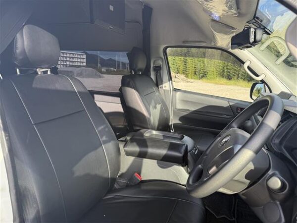 Ref:AUX-20014653 TOYOTA HIACE COMMUTER 2015 - Image 12