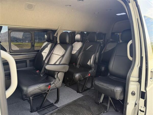 Ref:AUX-20014653 TOYOTA HIACE COMMUTER 2015 - Image 13