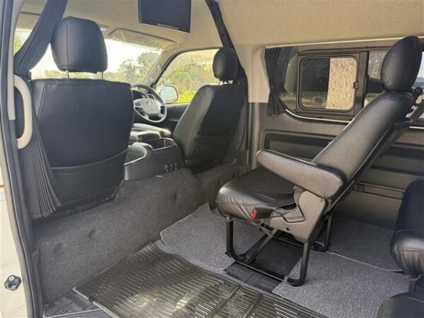 Ref:AUX-20014653 TOYOTA HIACE COMMUTER 2015 - Image 14