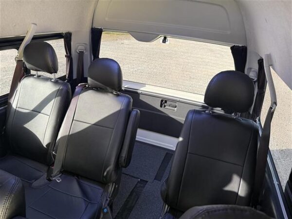 Ref:AUX-20014653 TOYOTA HIACE COMMUTER 2015 - Image 15
