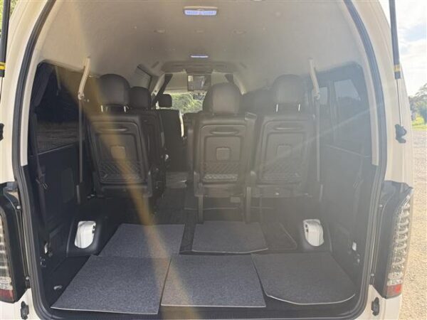 Ref:AUX-20014653 TOYOTA HIACE COMMUTER 2015 - Image 16