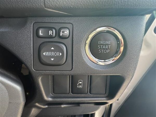Ref:AUX-20014653 TOYOTA HIACE COMMUTER 2015 - Image 18