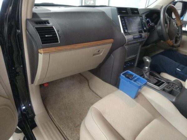 Ref:AUX-20028203 TOYOTA LAND CRUISER PRADO 2023 - Image 3