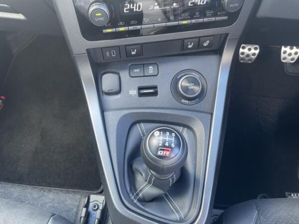 Ref:AUX-20028368 TOYOTA GR YARIS 2025 - Image 8
