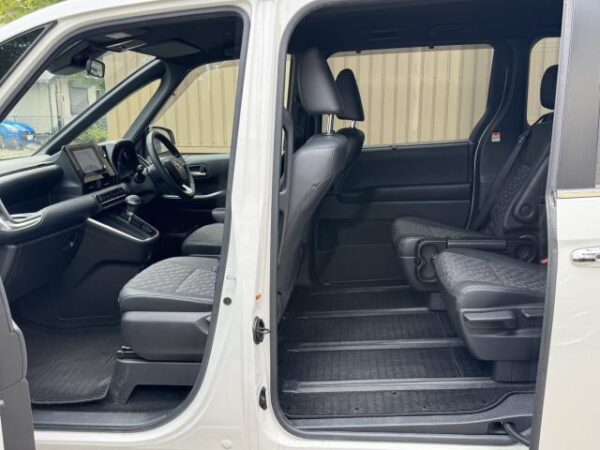 Ref:AUX-20039994 TOYOTA VOXY 2022 - Image 13