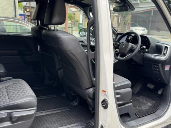 Ref:AUX-20039994 TOYOTA VOXY 2022 - Image 19