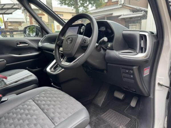 Ref:AUX-20039994 TOYOTA VOXY 2022 - Image 3