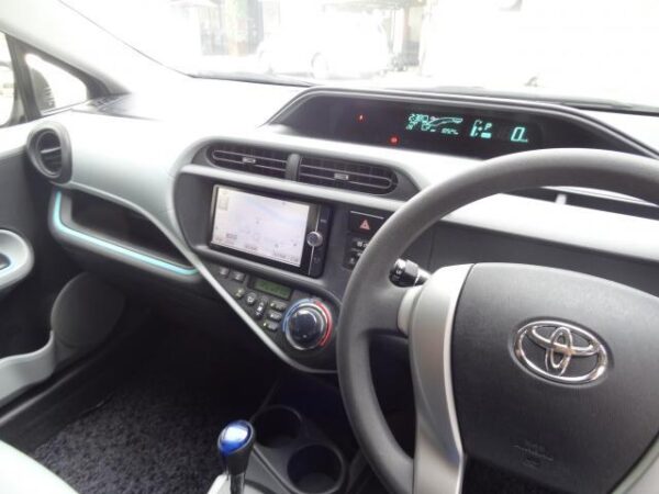 Ref:AUX-20043914 TOYOTA AQUA 2012 - Image 5