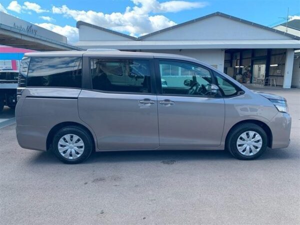 Ref:AUX-20043994 TOYOTA VOXY 2020 - Image 4