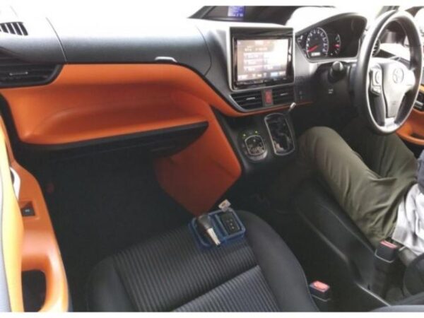 Ref:AUX-20066729 TOYOTA VOXY 2014 - Image 3