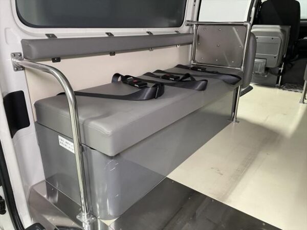 Ref:AUX-20071109 TOYOTA HIACE VAN 2012 - Image 11