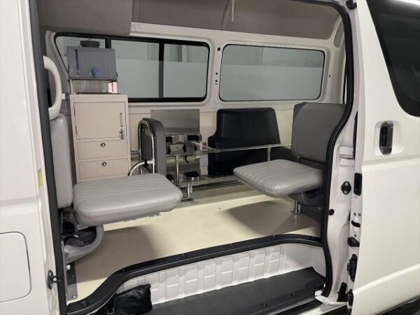 Ref:AUX-20071109 TOYOTA HIACE VAN 2012 - Image 18