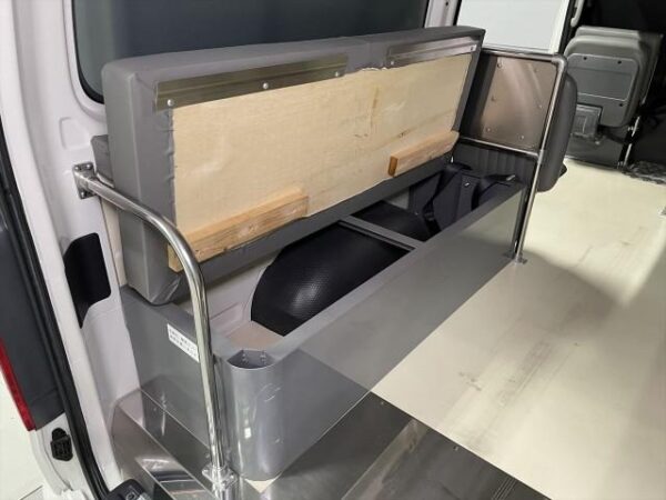 Ref:AUX-20071109 TOYOTA HIACE VAN 2012 - Image 8