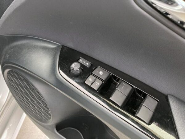 Ref:AUX-20071531 TOYOTA PRIUS 2020 - Image 17