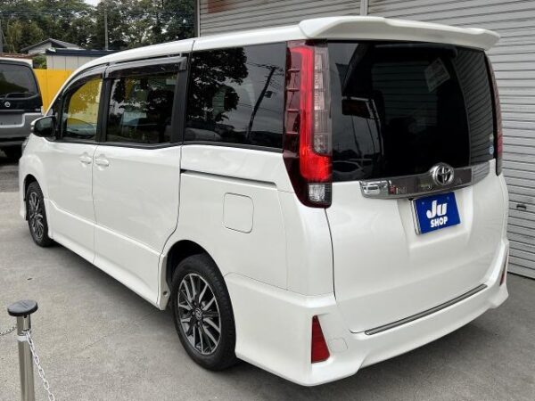Ref:AUX-20071643 TOYOTA NOAH 2015 - Image 2