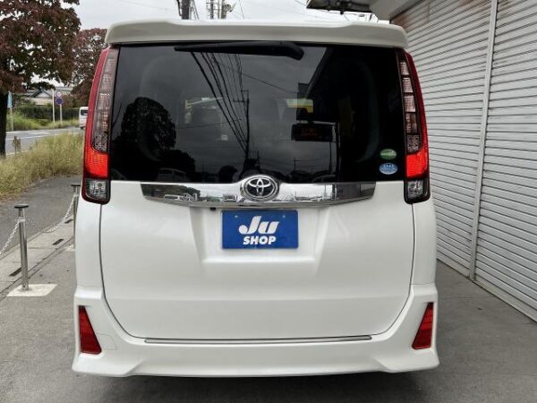 Ref:AUX-20071643 TOYOTA NOAH 2015 - Image 11
