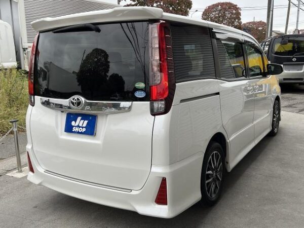 Ref:AUX-20071643 TOYOTA NOAH 2015 - Image 12