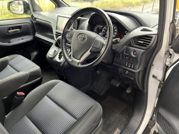 Ref:AUX-20071643 TOYOTA NOAH 2015 - Image 15