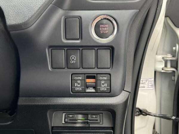 Ref:AUX-20071643 TOYOTA NOAH 2015 - Image 16