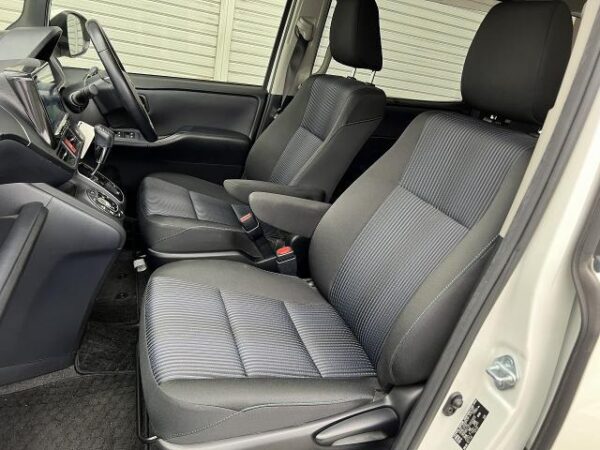Ref:AUX-20071643 TOYOTA NOAH 2015 - Image 18