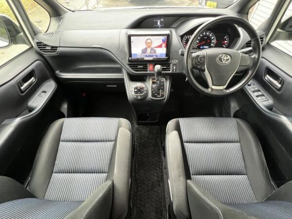 Ref:AUX-20071643 TOYOTA NOAH 2015 - Image 4