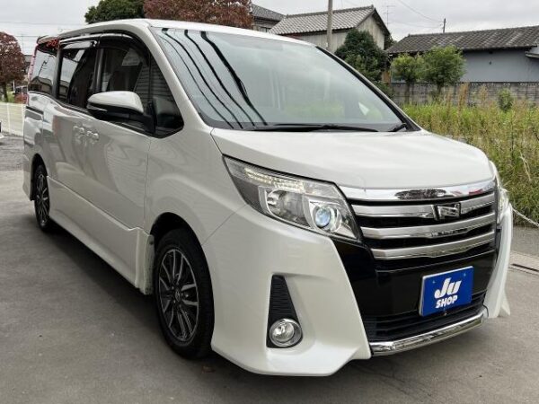 Ref:AUX-20071643 TOYOTA NOAH 2015