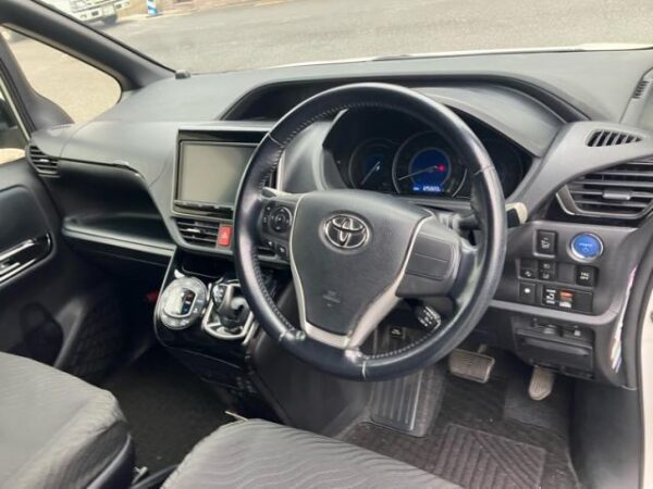 Ref:AUX-20076296 TOYOTA VOXY 2017 - Image 12