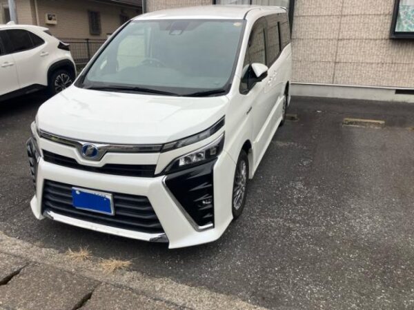 Ref:AUX-20076296 TOYOTA VOXY 2017