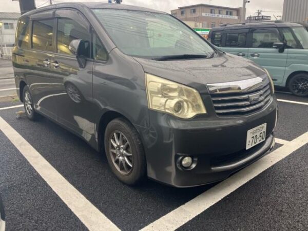 Ref:AUX-20076566 TOYOTA NOAH 2010 - Image 2