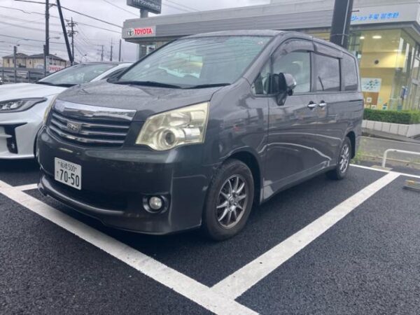 Ref:AUX-20076566 TOYOTA NOAH 2010