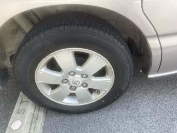 Ref:AUX-20077212 TOYOTA NOAH 2001 - Image 5