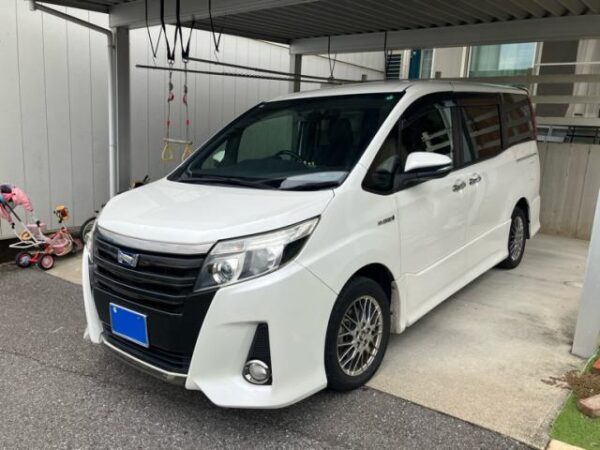 Ref:AUX-20081232 TOYOTA NOAH 2016 - Image 2