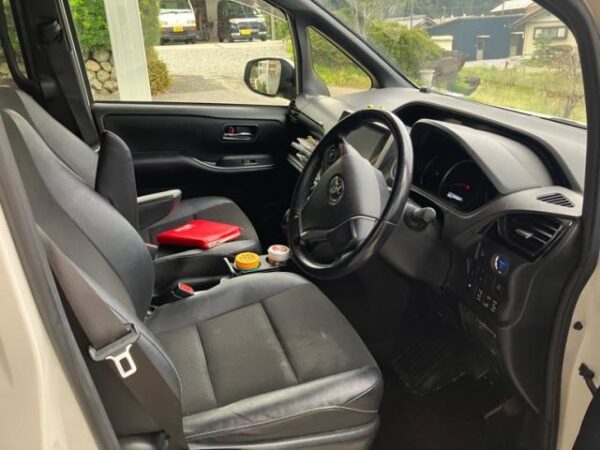 Ref:AUX-20081232 TOYOTA NOAH 2016 - Image 11