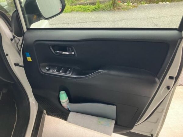 Ref:AUX-20081232 TOYOTA NOAH 2016 - Image 12