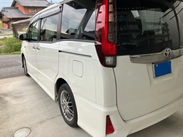Ref:AUX-20081232 TOYOTA NOAH 2016 - Image 14