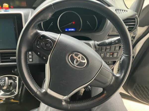 Ref:AUX-20081232 TOYOTA NOAH 2016 - Image 15