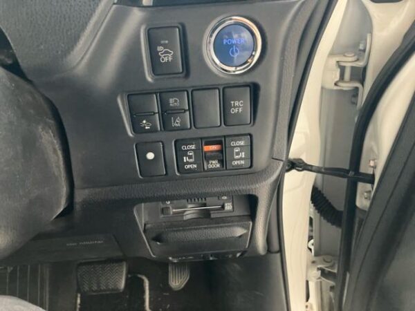 Ref:AUX-20081232 TOYOTA NOAH 2016 - Image 16