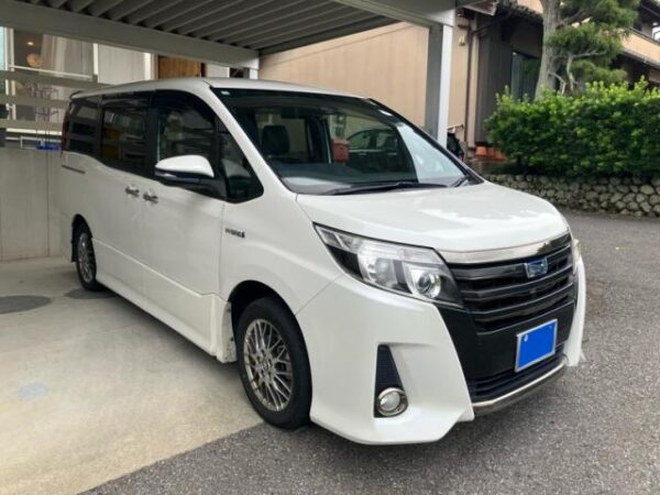 Ref:AUX-20081232 TOYOTA NOAH 2016