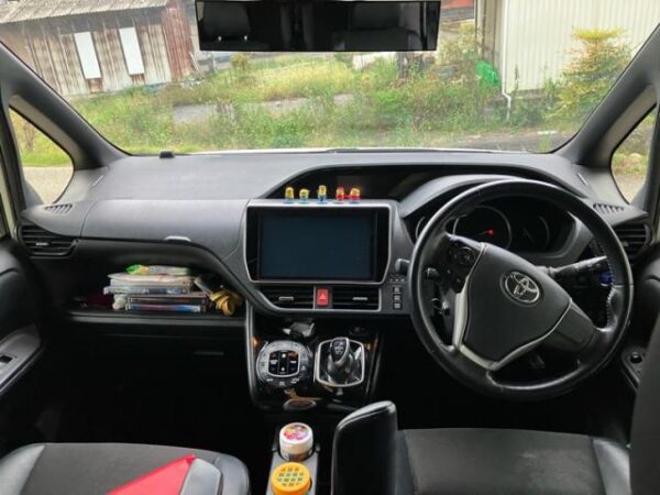 Ref:AUX-20081232 TOYOTA NOAH 2016 - Image 10
