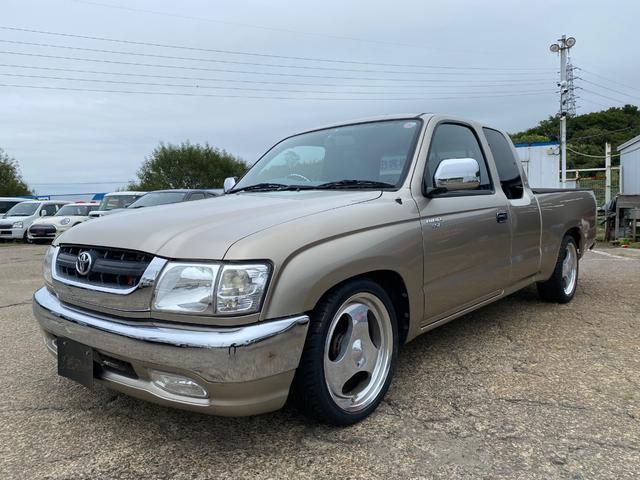 Ref:AUX-20085136 TOYOTA HILUX SPORTS PICK UP 2003 1 2003 Toyota Hilux Sports Pick Up gold gasoline used car Japan export