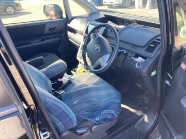 Ref:AUX-20089026 TOYOTA VOXY 2013 - Image 13