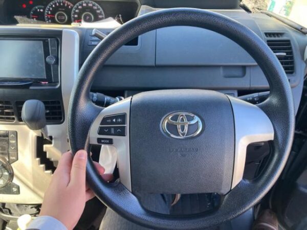Ref:AUX-20089026 TOYOTA VOXY 2013 - Image 5