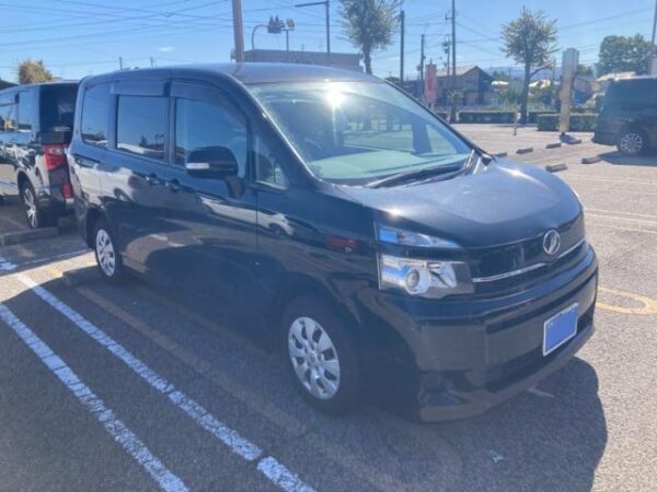 Ref:AUX-20089026 TOYOTA VOXY 2013