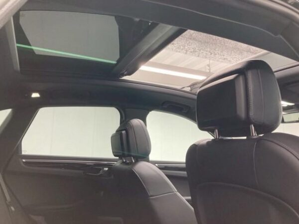 Ref:AUX-20090142 PORSCHE MACAN 2024 - Image 2