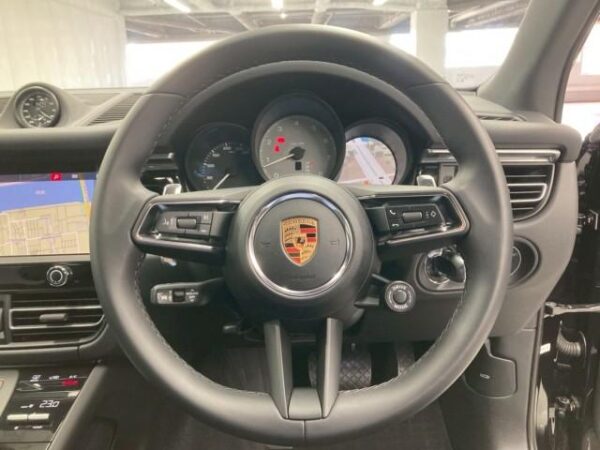 Ref:AUX-20090142 PORSCHE MACAN 2024 - Image 11