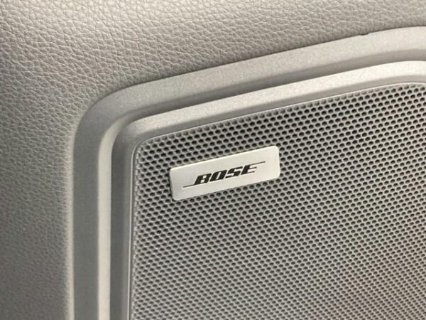 Ref:AUX-20090142 PORSCHE MACAN 2024 - Image 13