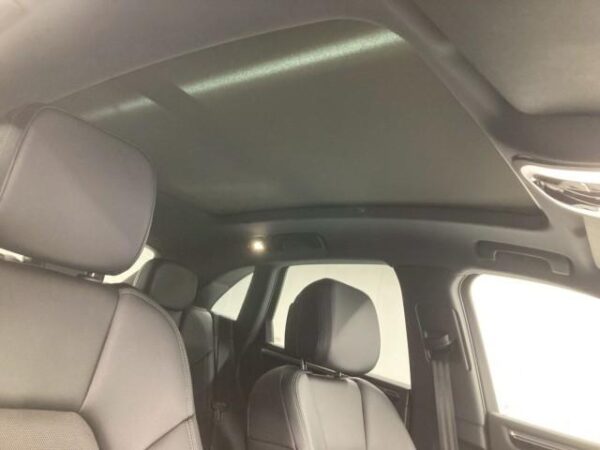 Ref:AUX-20090142 PORSCHE MACAN 2024 - Image 19