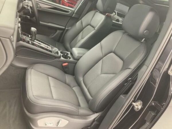 Ref:AUX-20090142 PORSCHE MACAN 2024 - Image 6