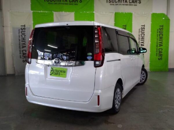 Ref:AUX-20093991 TOYOTA NOAH 2016 - Image 2